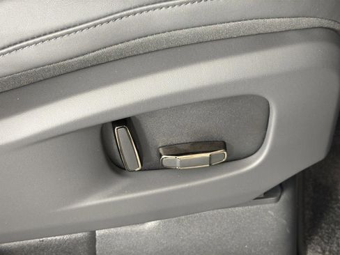 New 2026 Land Rover Defender 110 OCTA image 34