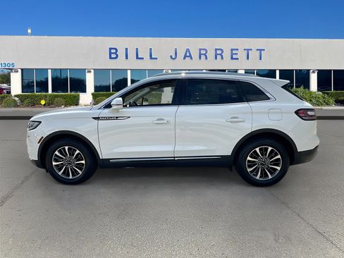 Used 2022 Lincoln Nautilus FWD w/ Premium Package image 4