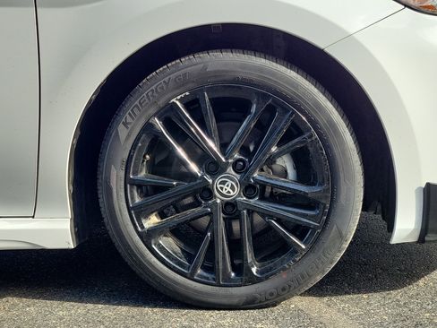 Used 2025 Toyota Camry SE image 5