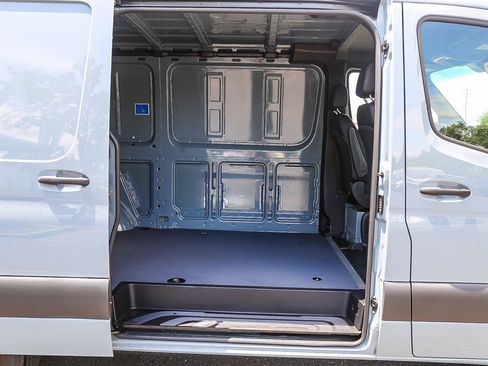 Used 2024 Mercedes-Benz Sprinter 2500 image 16