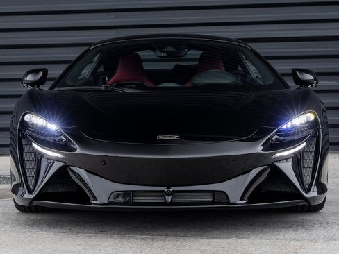 Used 2025 McLaren Artura image 5