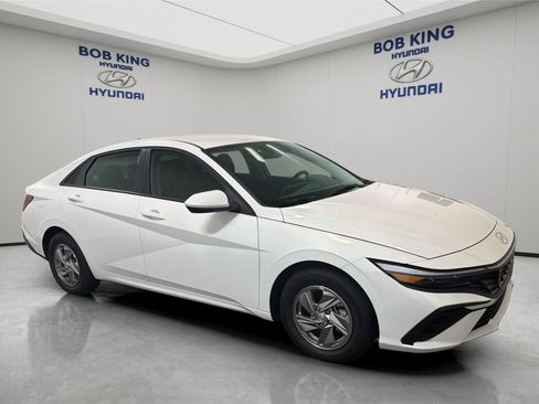 Certified 2026 Hyundai Elantra SE FWD image 7