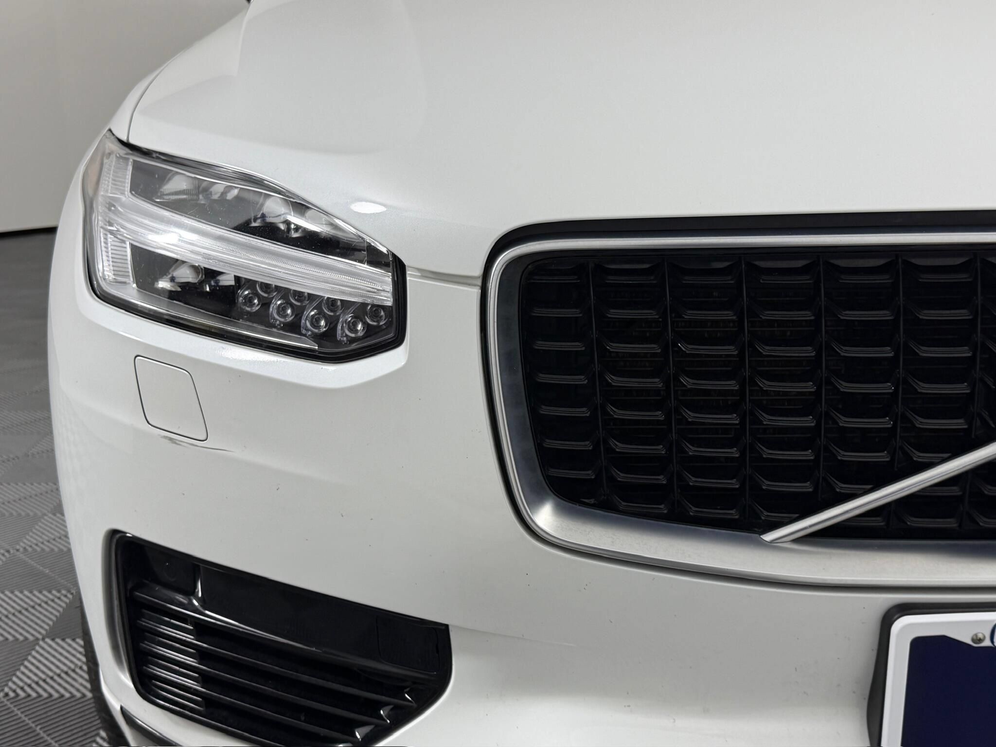 Used 2020 Volvo XC90 T8 R-Design w/ Protection Package AWD/4WD image 4