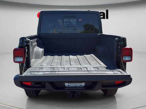 Used 2023 Jeep Gladiator Sport AWD/4WD image 23