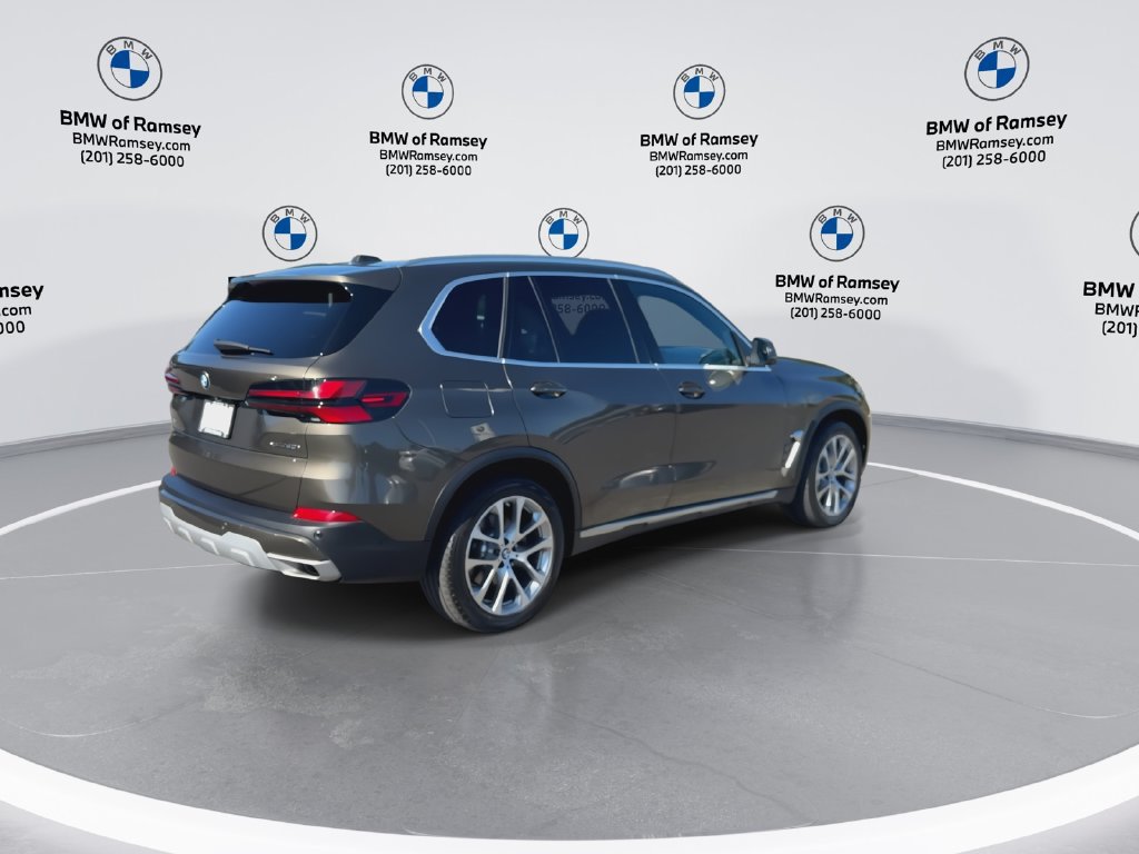 Used 2024 BMW X5 xDrive40i w/ Premium Package AWD/4WD image 8