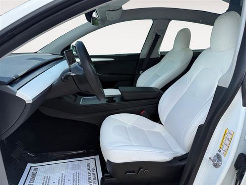 Used 2022 Tesla Model Y Long Range image 9