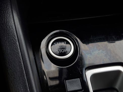 Used 2025 Nissan Versa SV image 25