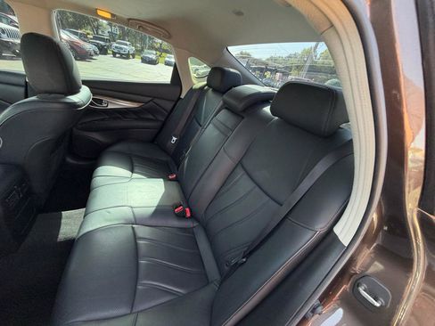 Used 2015 INFINITI Q70 3.7 w/ Deluxe Touring Package AWD/4WD image 29