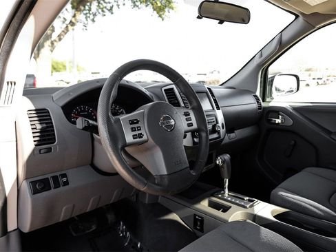 Used 2019 Nissan Frontier S image 2