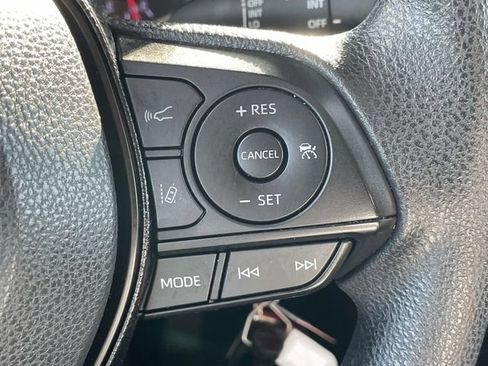 Used 2021 Toyota RAV4 LE AWD/4WD image 32