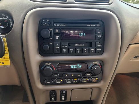 Used 2001 Oldsmobile Intrigue GL w/ Premium Leather Pkg image 35