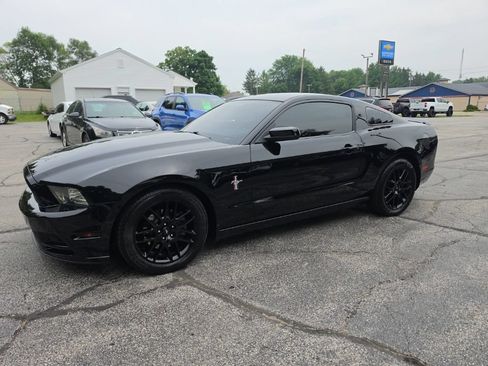 Used 2013 Ford Mustang Premium RWD image 3