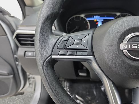 Used 2024 Nissan Altima 2.5 SV FWD image 17