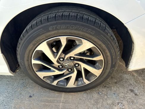 Used 2018 Honda Civic EX image 8