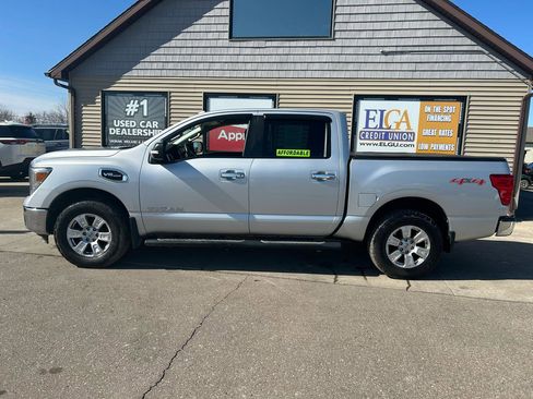 Used 2017 Nissan Titan SV image 8