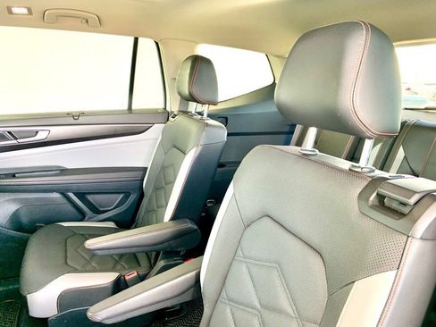 Used 2024 Volkswagen Atlas Peak Edition SE image 15