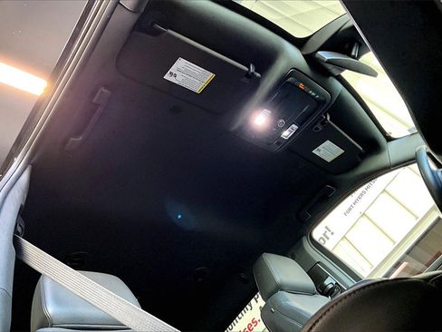 Used 2023 Chevrolet Suburban LT image 14