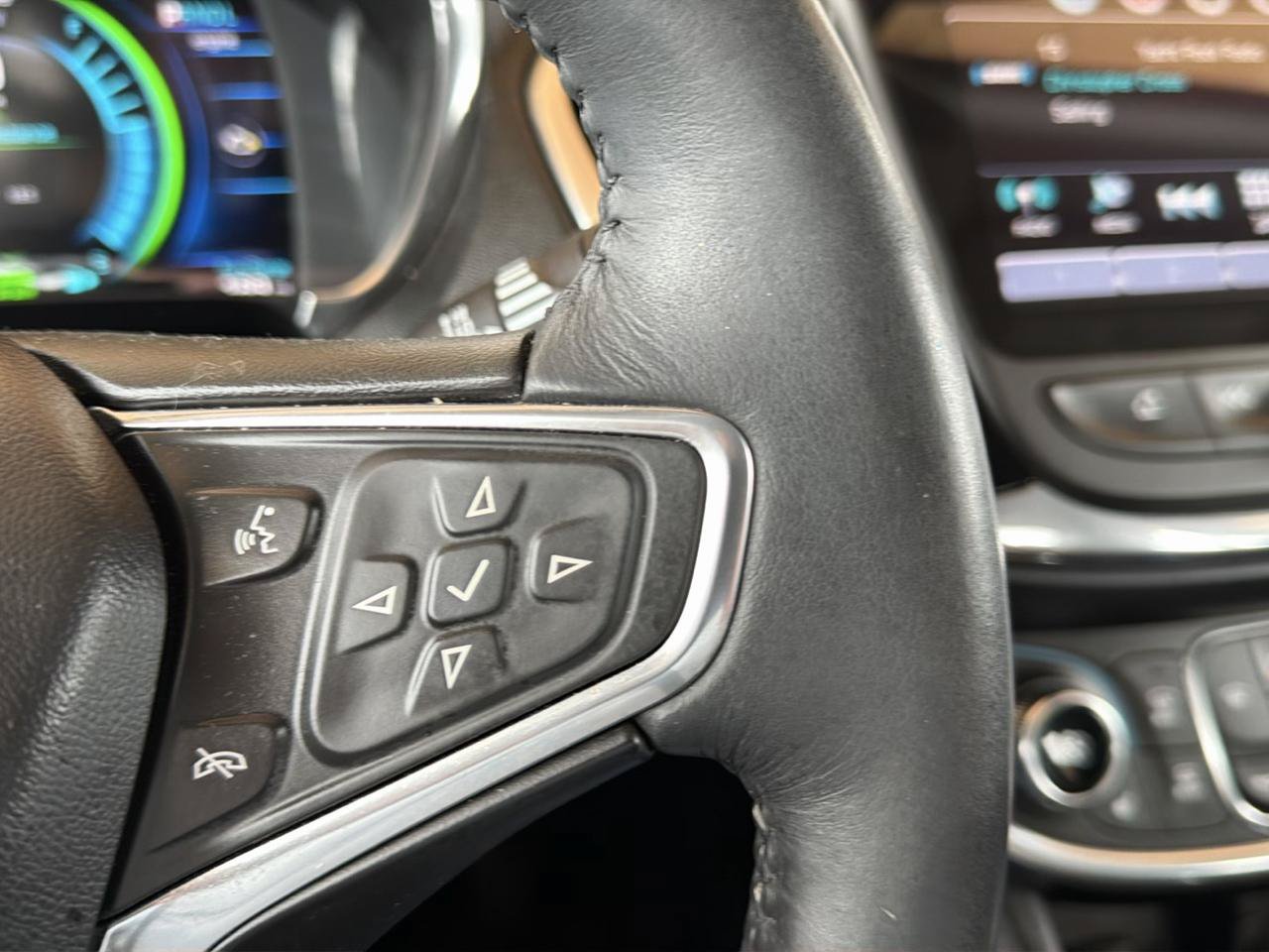 Used 2017 Chevrolet Volt Premier w/ Driver Confidence II Package FWD image 22