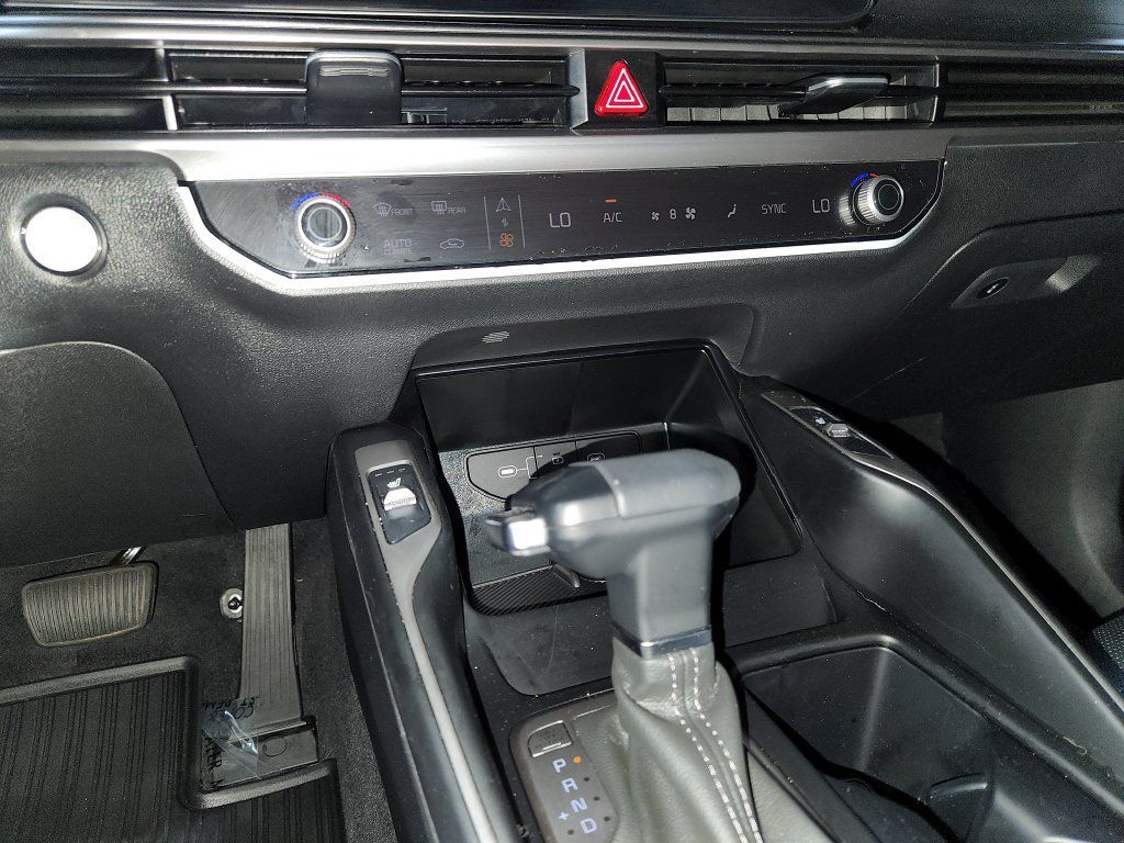 Used 2024 Kia Sorento S w/ Panoramic Sunroof Package FWD image 22