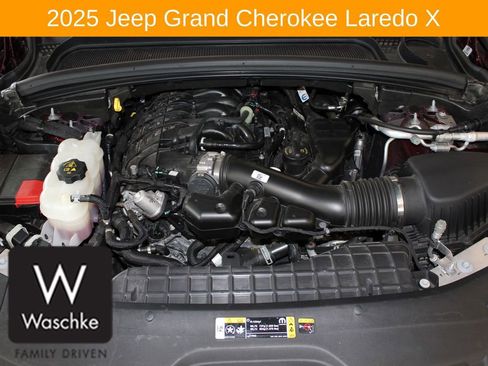 Used 2025 Jeep Grand Cherokee Laredo X w/ Trailer Tow Package image 11
