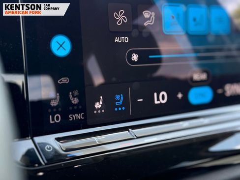 Used 2025 Volkswagen Atlas SE AWD/4WD image 30
