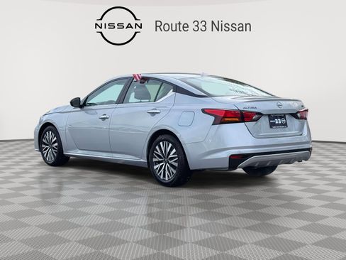 Used 2024 Nissan Altima 2.5 SV image 3
