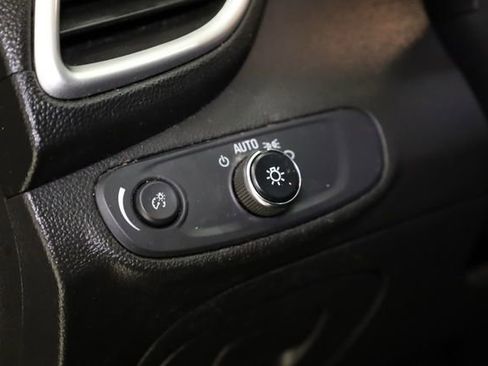 Used 2019 Chevrolet Trax LT w/ LT Convenience Package image 14