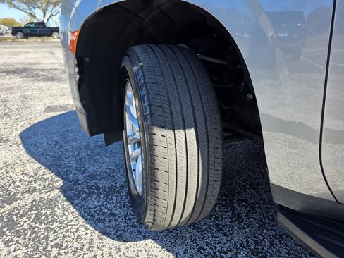 Used 2024 Chevrolet Suburban LT image 43