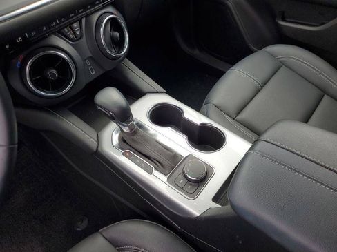 Used 2025 Chevrolet Blazer LT FWD image 19