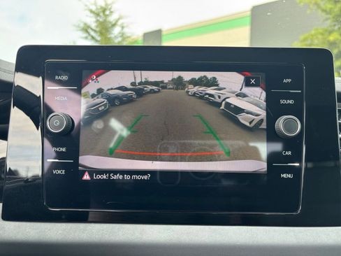 Used 2025 Volkswagen Jetta SE image 17