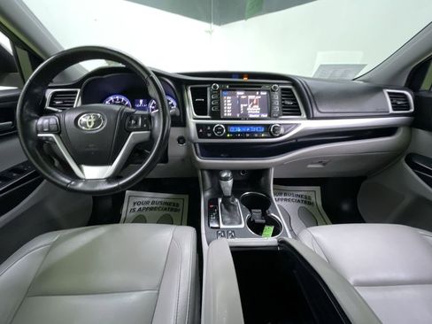 Used 2015 Toyota Highlander XLE image 18