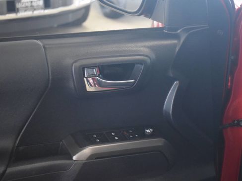 Used 2018 Toyota Tacoma TRD Sport w/ Technology Package image 39