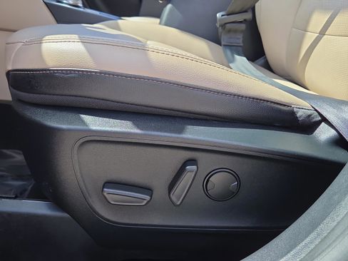 Used 2020 Ford Escape SEL image 11