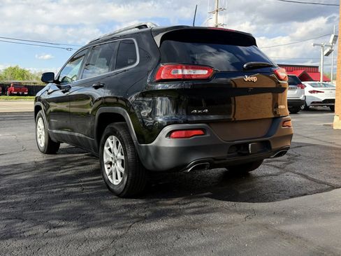 Used 2018 Jeep Cherokee Latitude Plus w/ Cold Weather Group AWD/4WD image 4