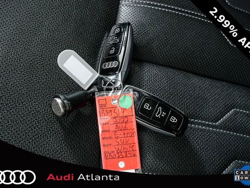 Used 2022 Audi e-tron Prestige w/ Prestige Package image 40