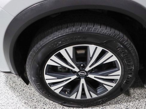 Used 2022 Nissan Rogue SV FWD image 11