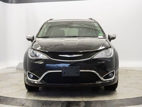 Certified 2018 Chrysler Pacifica Limited image 8