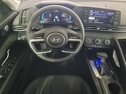 Used 2025 Hyundai Elantra SE FWD image 22