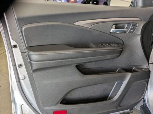 Used 2025 Honda Ridgeline RTL image 11