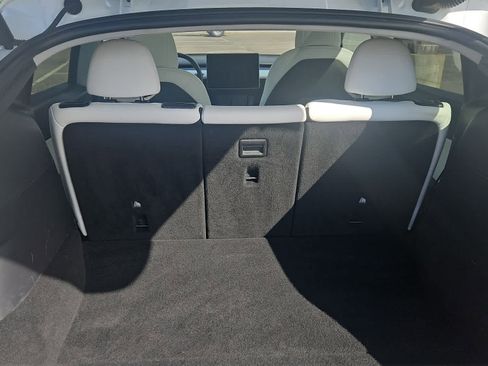 Used 2021 Tesla Model Y Long Range image 9