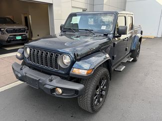 Used 2025 Jeep Gladiator Sport AWD/4WD video 1