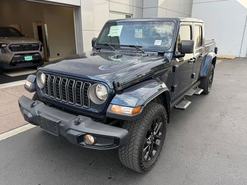 Used 2025 Jeep Gladiator Sport AWD/4WD image 1