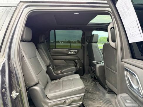 Used 2023 Chevrolet Suburban Z71 w/ Luxury Package AWD/4WD image 9