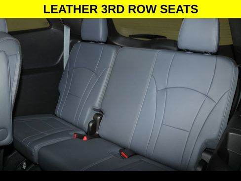 Used 2023 Buick Enclave Essence w/ Sport Touring Edition FWD image 9