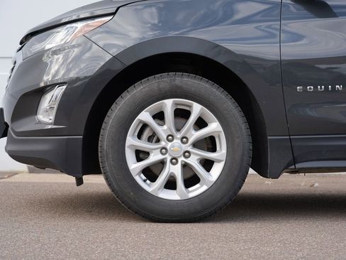 Used 2018 Chevrolet Equinox LT w/ Sun & Infotainment Package image 11