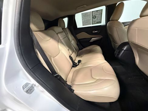 Used 2017 Jeep Cherokee Limited AWD/4WD image 13