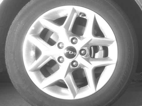 Used 2025 Kia Soul LX w/ LX Technology Package FWD image 13