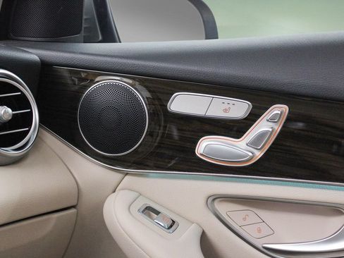 Used 2022 Mercedes-Benz GLC 300 image 37
