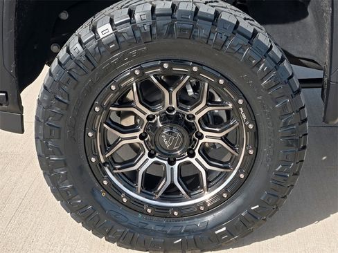 Used 2025 GMC Sierra 2500 Denali w/ Denali Reserve Package image 9