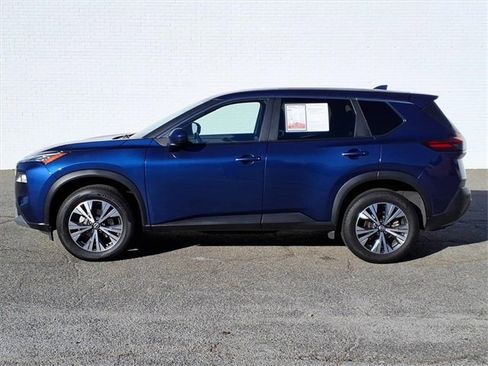 Used 2023 Nissan Rogue SV image 2